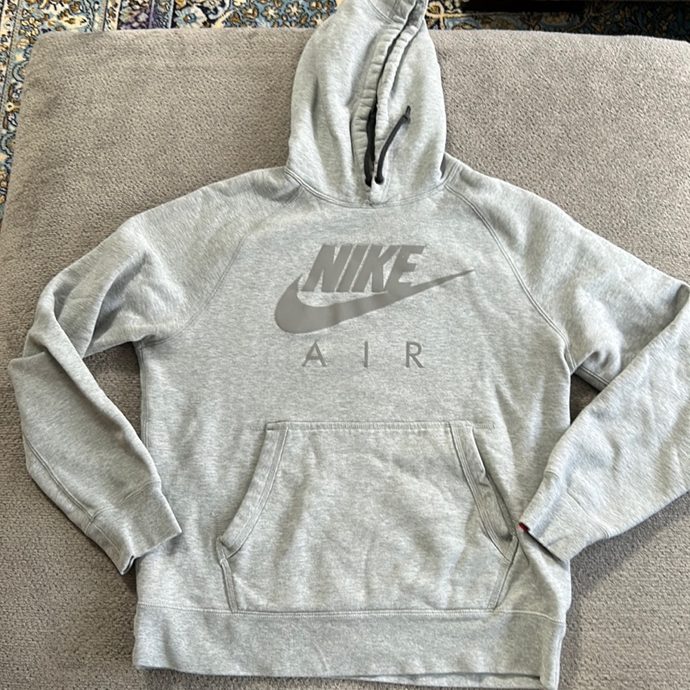 Men’s Grey Nike Hoodie with front pockets